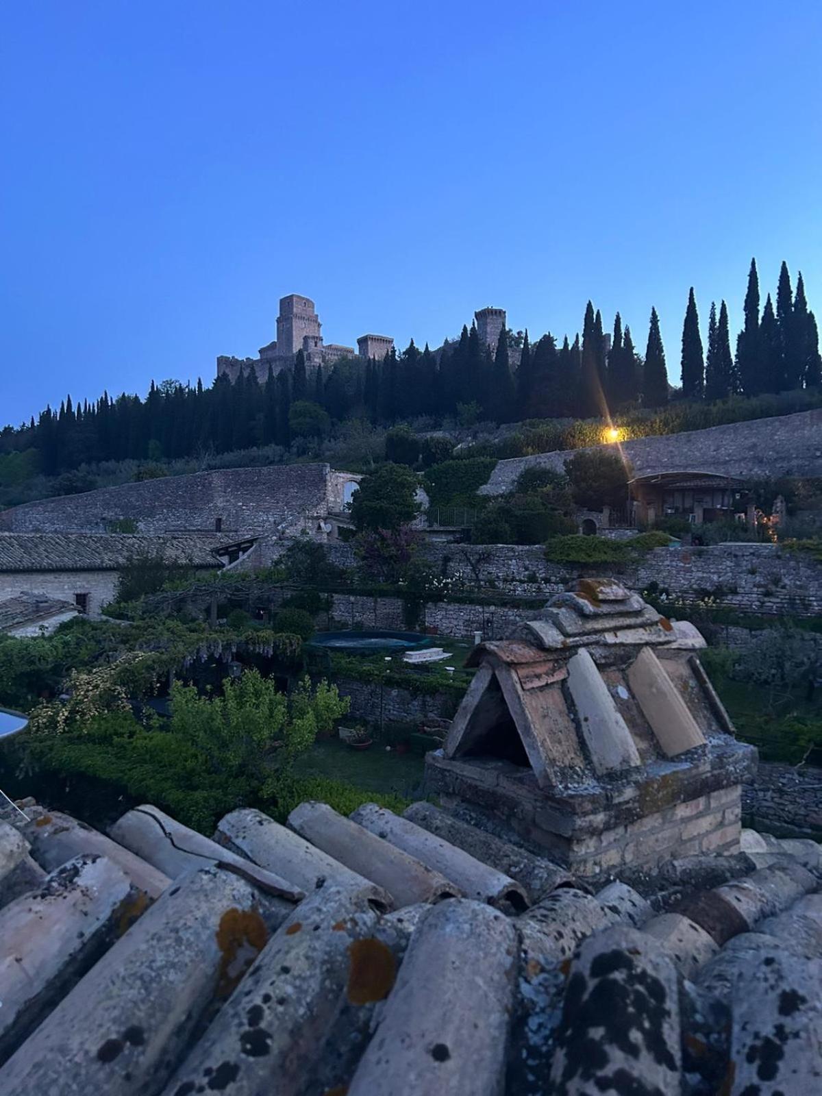 Monolocale L'Anfiteatro Romano Ассизи Экстерьер фото