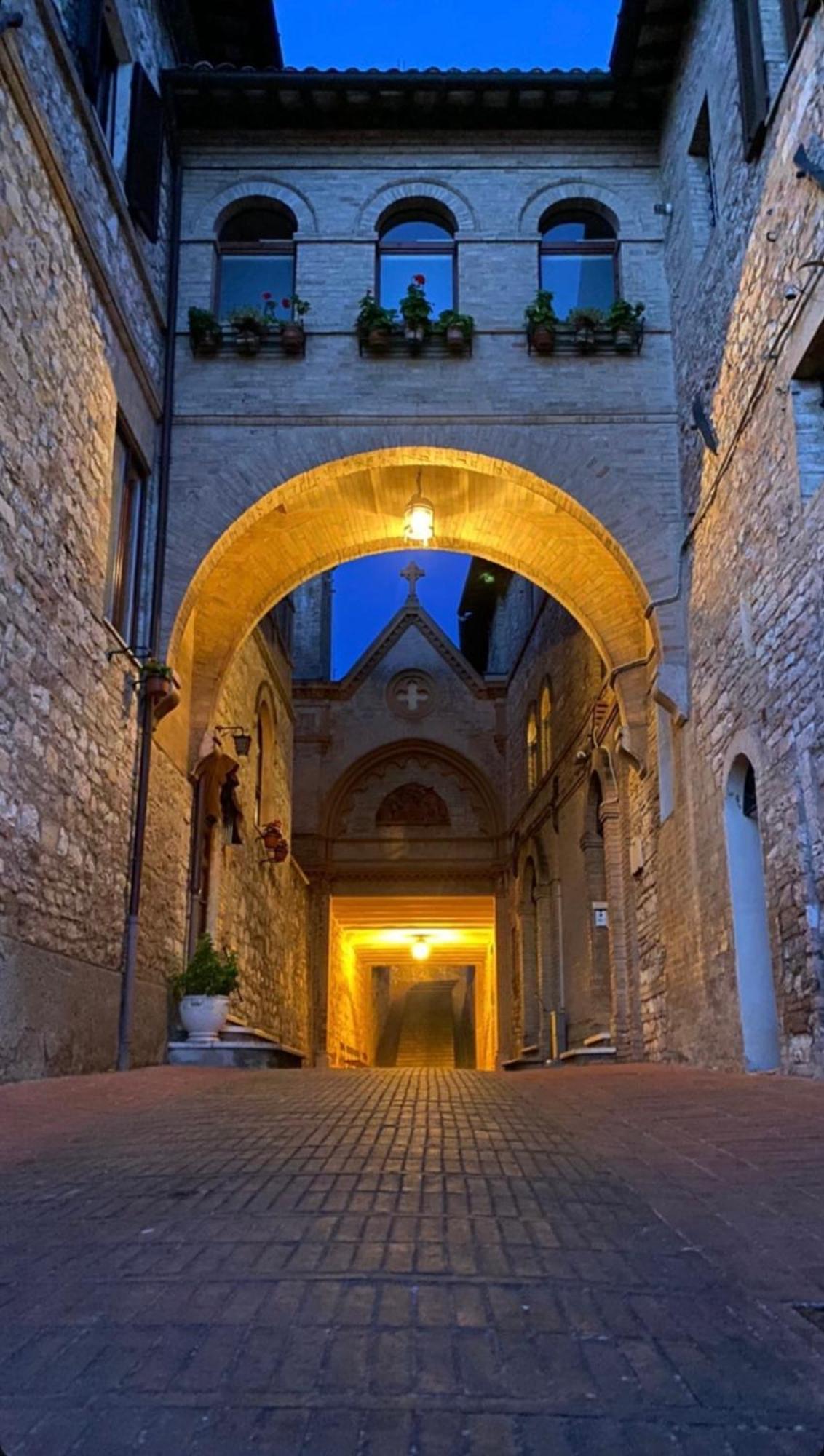 Monolocale L'Anfiteatro Romano Ассизи Экстерьер фото